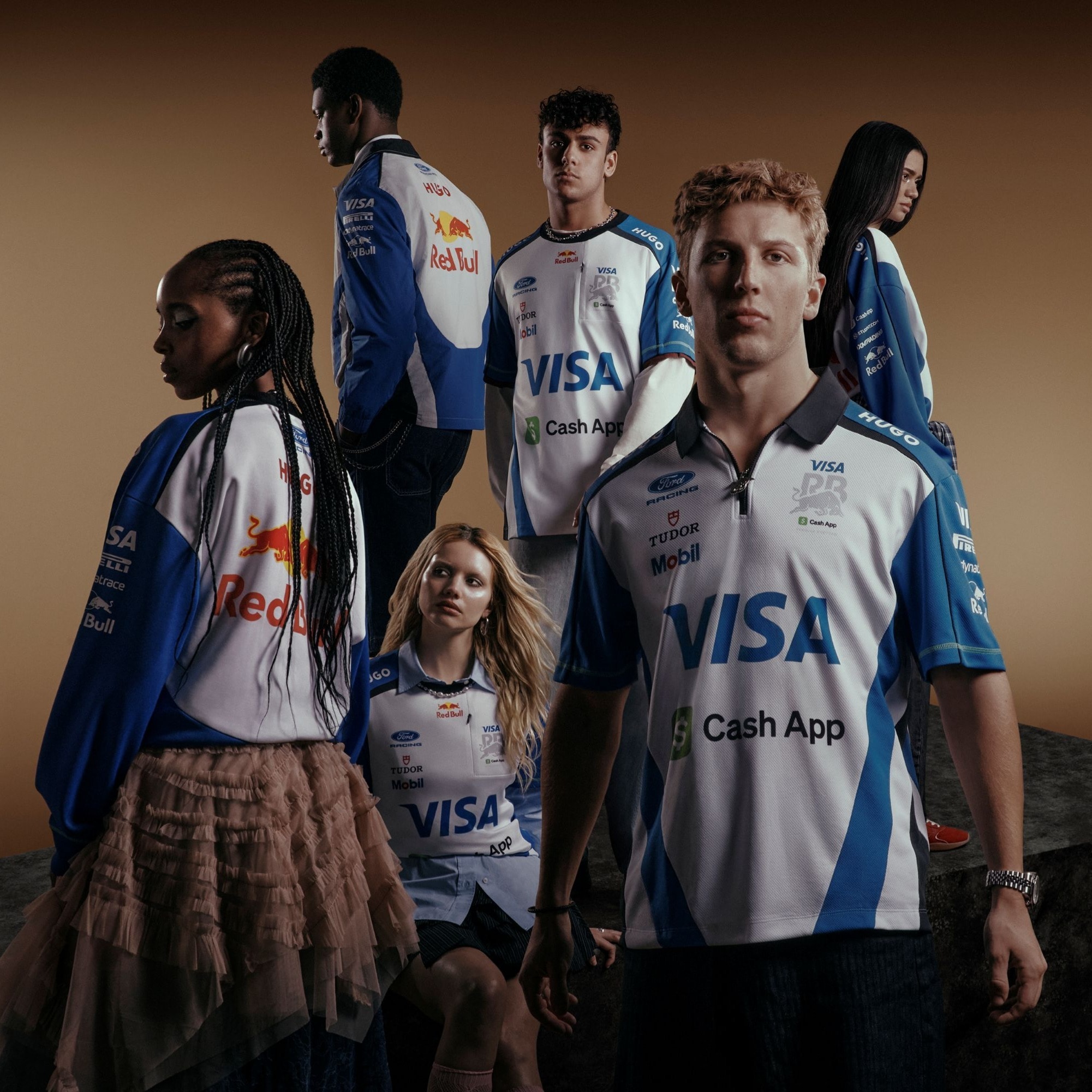 美品 完売品 L✨ HUGO Tシャツ 鈴鹿 レーシングブルズ VCARB VCARB Hugo 2026 チームTシャツ